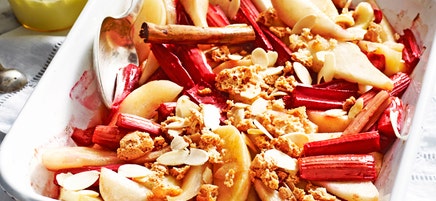 Baked winter fruit with amaretti
