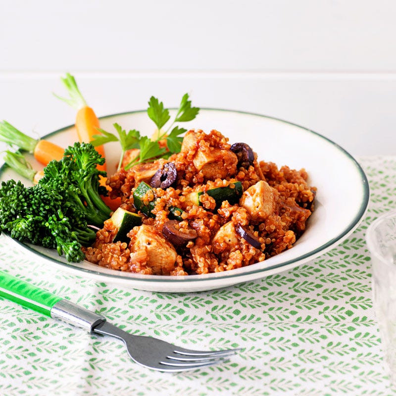 Chicken with quinoa, tomato and olives