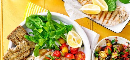 Chicken with tomato, olives and capers