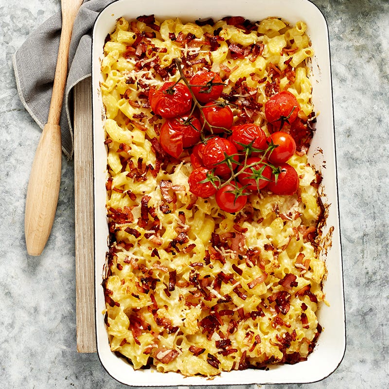 Macaroni cheese with crispy bacon