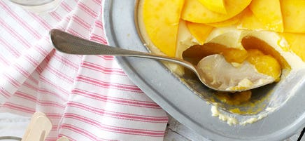 Mango yoghurt mousse