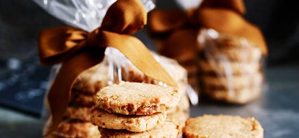 Walnut spice biscuits