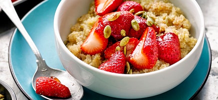 Quinoa porridge with strawberry compote