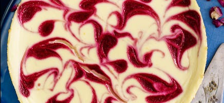 Raspberry and sour cream cheesecake