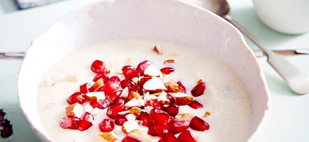 Quinoa porridge with pomegranate and almonds