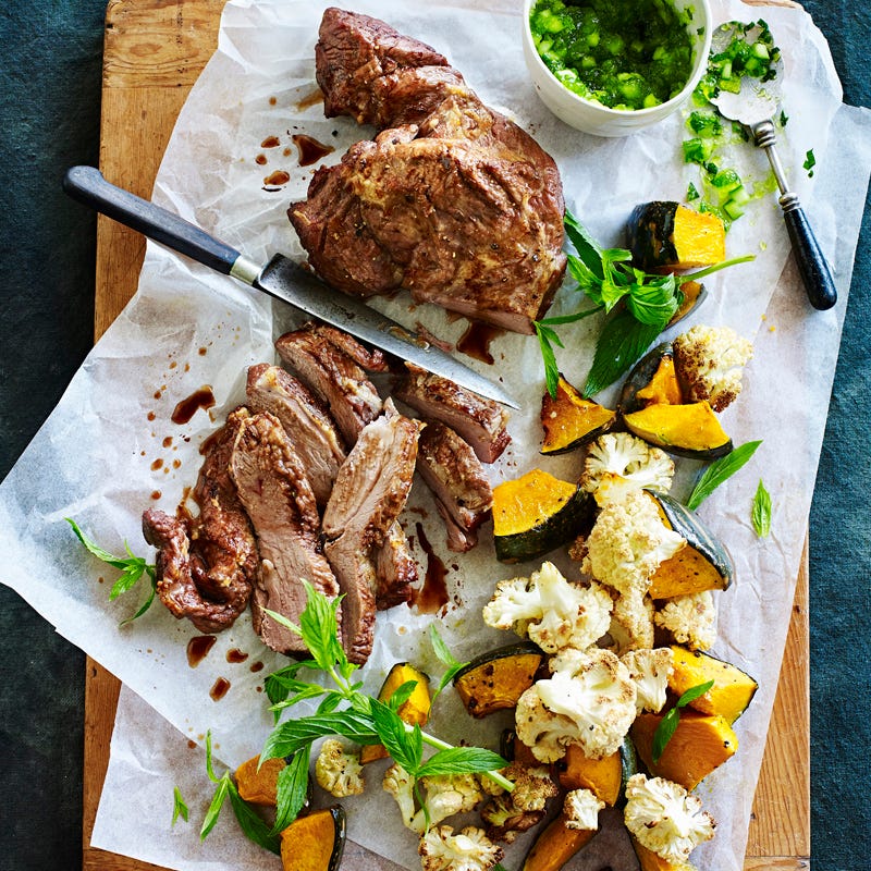 Lamb roast with apple, cucumber and mint jelly