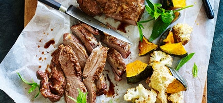 Lamb roast with apple, cucumber and mint jelly