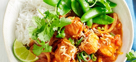 Fennel and salmon curry with chilli and coconut