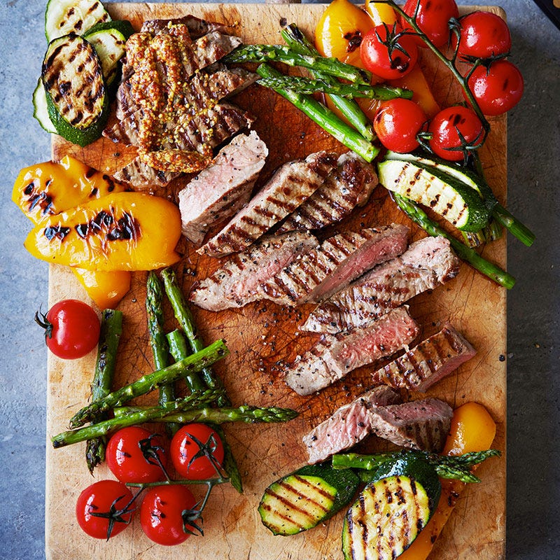 Perfect barbecued steak with grilled vegetables