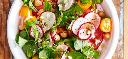 Tomato and chickpea salad