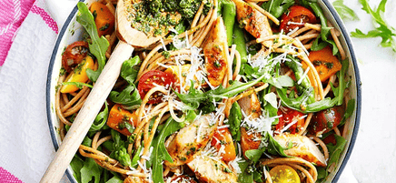 One pot spaghetti with pumpkin and pesto