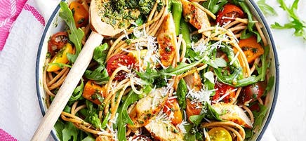 One pot spaghetti with pumpkin and pesto