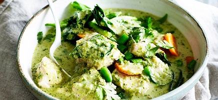 Green chicken and vegetable curry