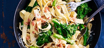 Fettuccine carbonara with lemon