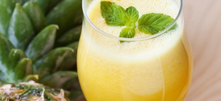 Pineapple and mint smoothie