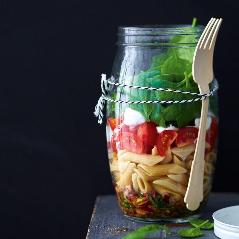 Foto van Italiaanse pastasalade in een pot door WW