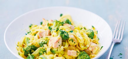 Snelle curry met broccoli en kip