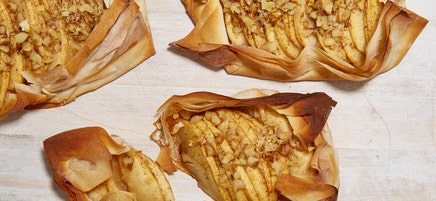 Apple pie cups