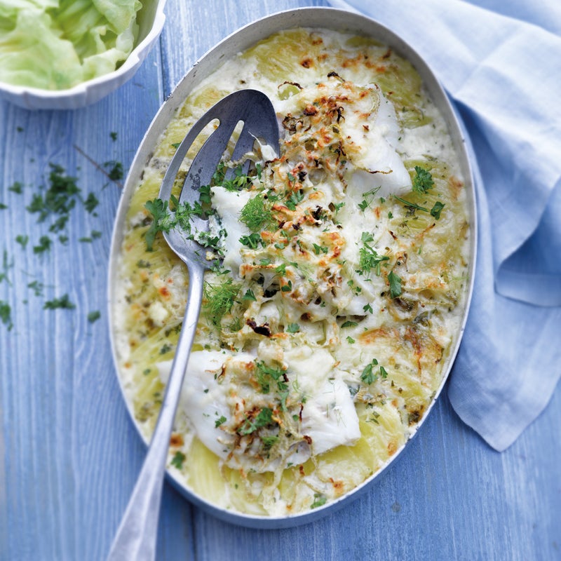 Geschichtetes Kabeljaugratin mit Fenchel und Kartoffeln Rezept | WW ... Geschichtetes Kabeljaugratin mit Fenchel und Kartoffeln Rezept | WW ...