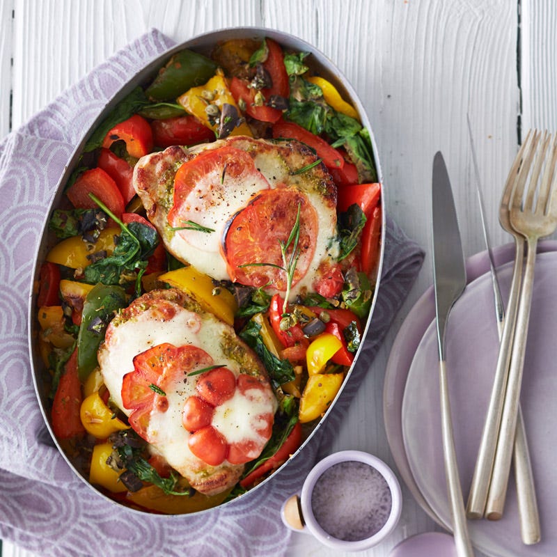 Schweinesteaks Caprese auf Paprikagemüse