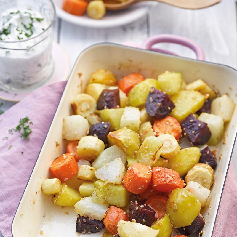 Geröstetes Ofengemüse mit Sesam und Dip