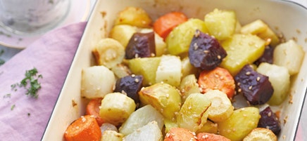 Geröstetes Ofengemüse mit Sesam und Dip