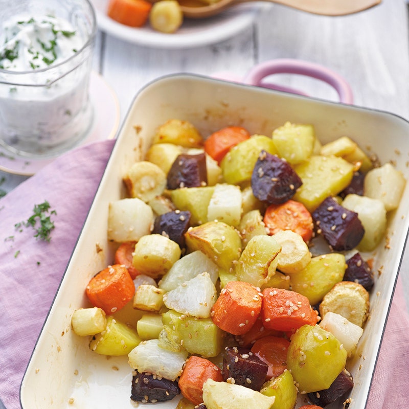Geröstetes Ofengemüse mit Sesam und Dip