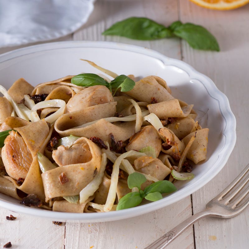 Foto Pasta mit Putenbrust in Fenchel-Orangen-Sauce von WW