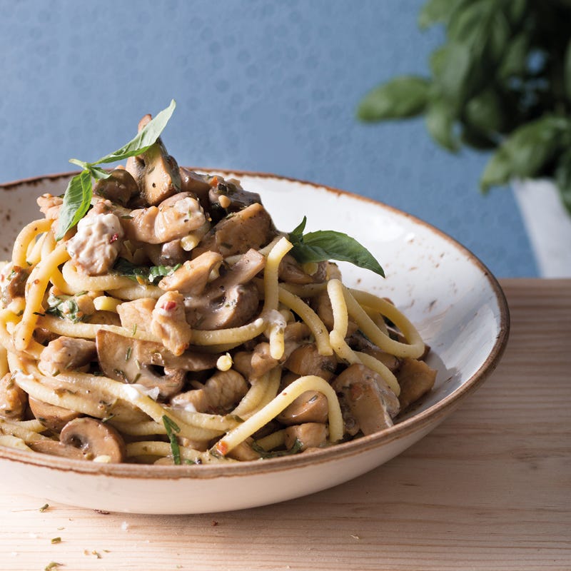 Foto Bigoli in cremiger Puten-Champignon-Sauce von WW