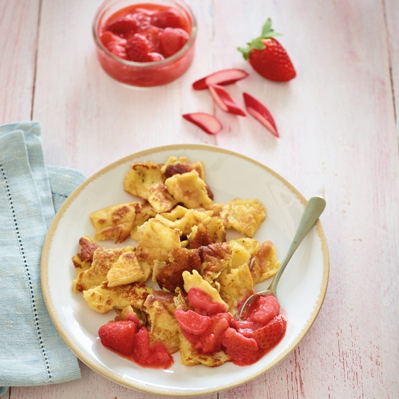 Kaiserschmarrn mit Erdbeer-Rhabarber-Kompott