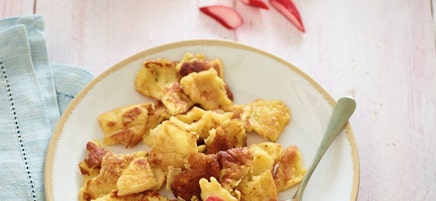 Kaiserschmarrn mit Erdbeer-Rhabarber-Kompott