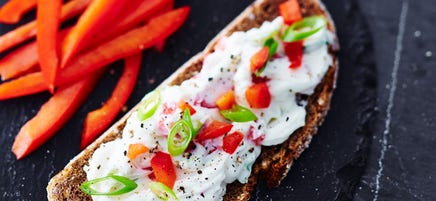 Paprika-Frischkäse-Brote