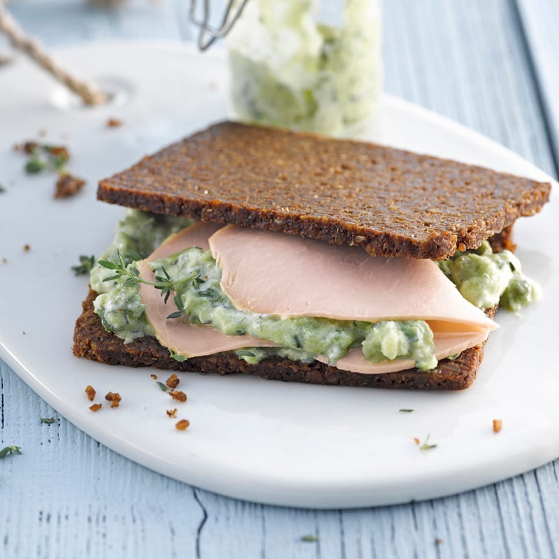 Foto Geflügelsandwich mit mediterranem Aufstrich von WW