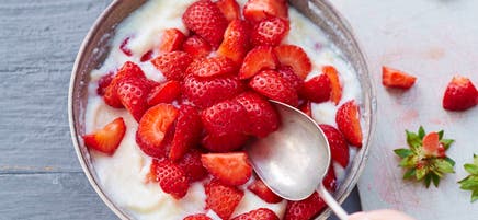 Grießbrei mit Erdbeeren