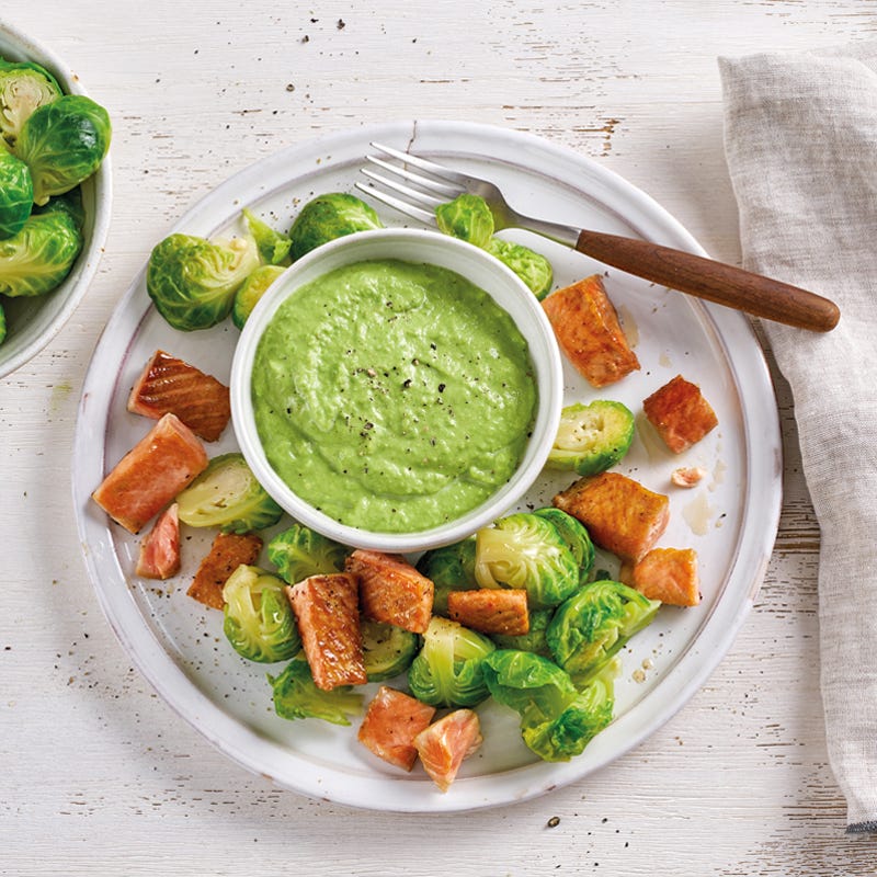 Erbsenpüree mit Lachs und Rosenkohl