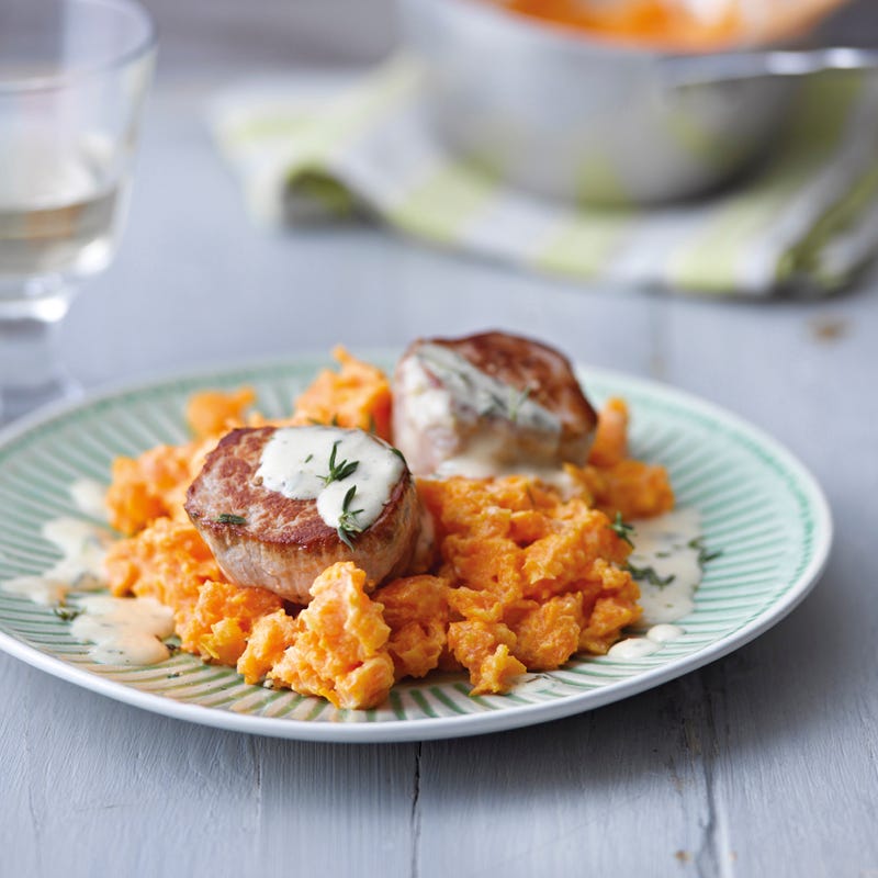 Foto Schweinemedaillons auf Karottenstampf von WW