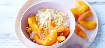Schnelles Aprikosen-Mandel-Porridge