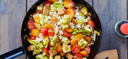 Schnelle Gemüse-Reis-Pfanne mit Tofu
