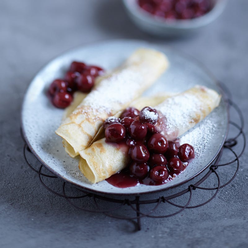 Pfannkuchen mit süßen Kirschen