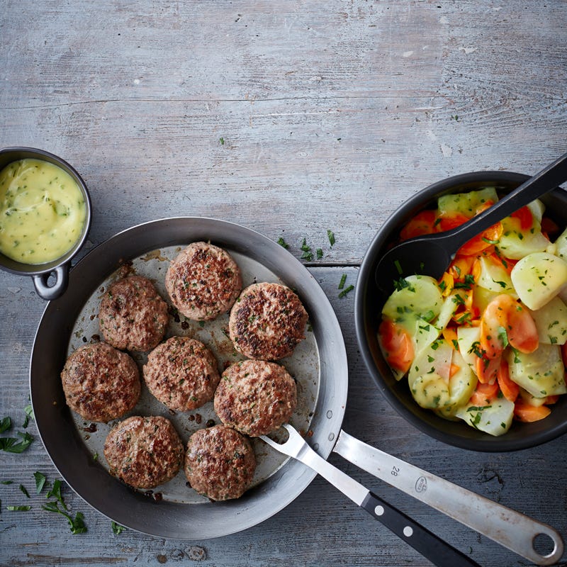 Kohlrabi-Karotten-Gemüse mit Frikadellen