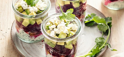 Verrines betterave, avocat, feta