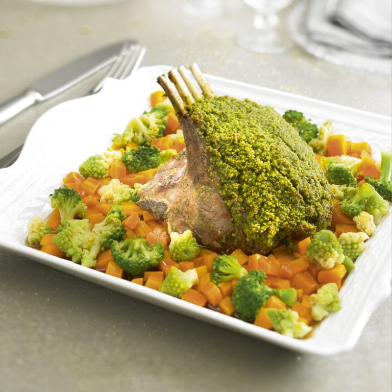 Carré d'agneau en croûte de pistache et sa poêlée de légumes