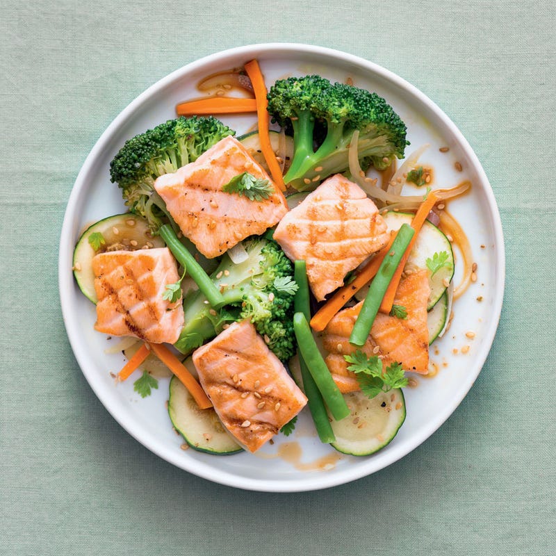 Photo de/du Poêlée de saumon aux légumes verts par WW