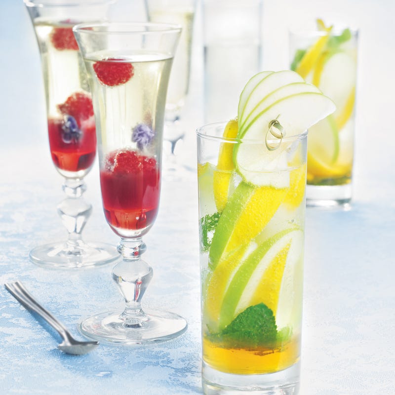 Photo de/du Cocktail champagne violette framboise par WW