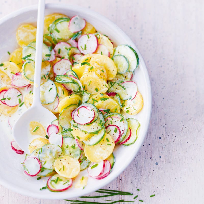 Foto van Aardappelsalade met komkommer en radijs door WW