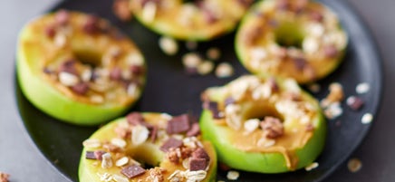 Appelring met pindakaas