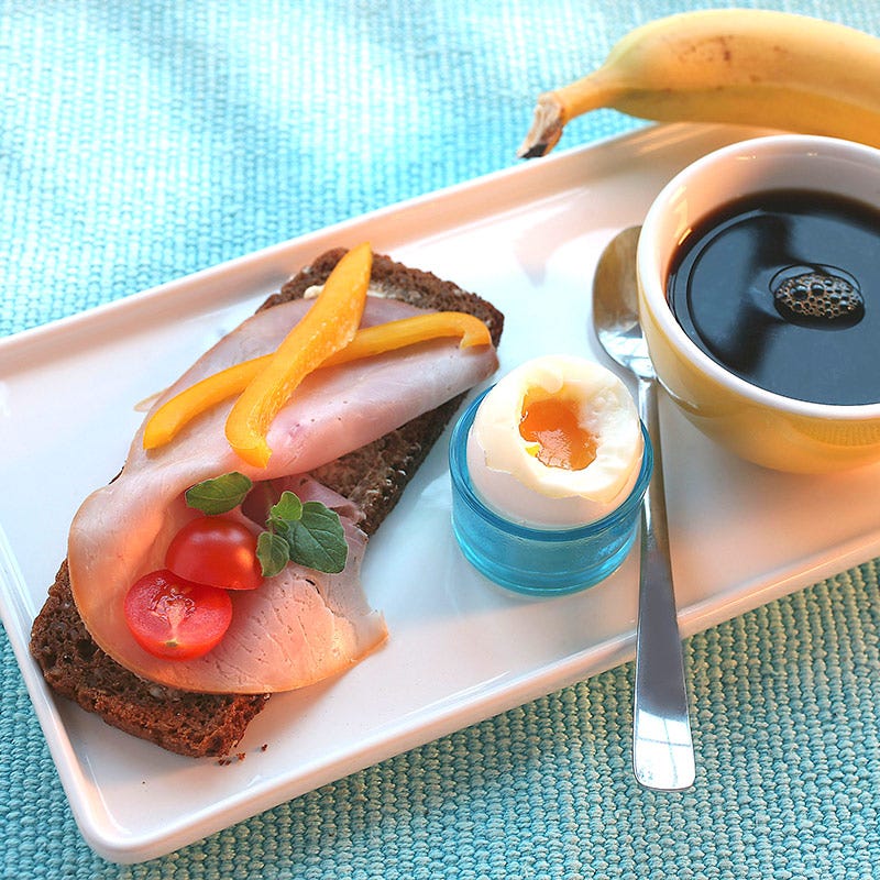 Rågbröd med skinka och kokt ägg