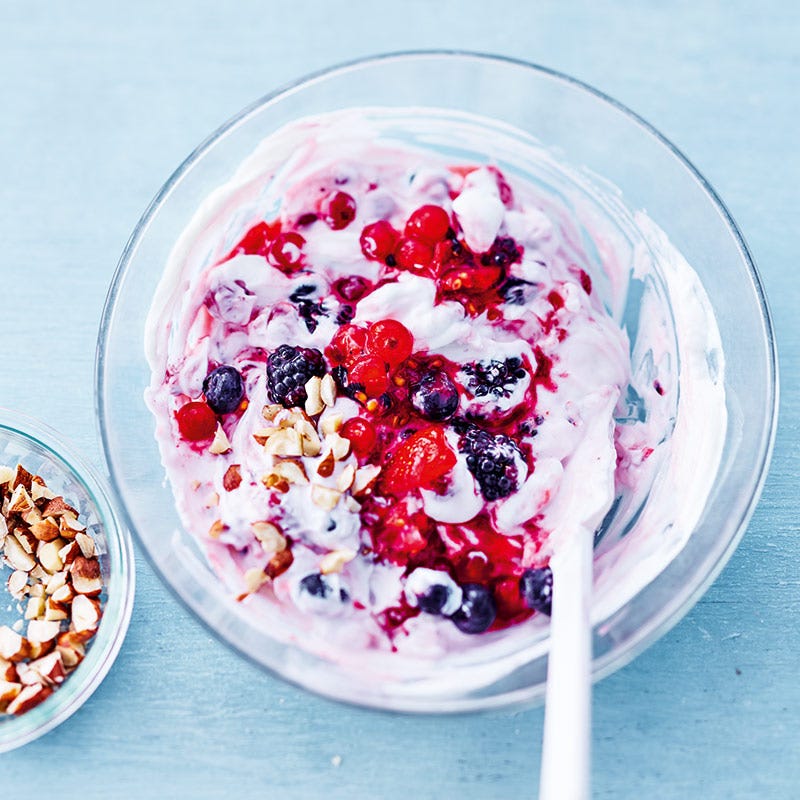 Foto av Frukostkvarg med bär och nötter från WW ViktVäktarna