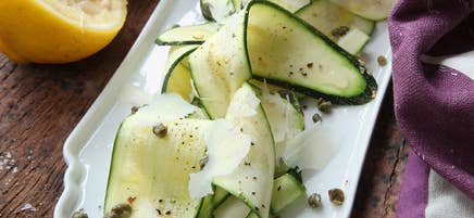 Zucchini med parmesan och kapris
