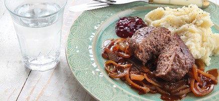 Pannbiff med stekt lök och potatismos